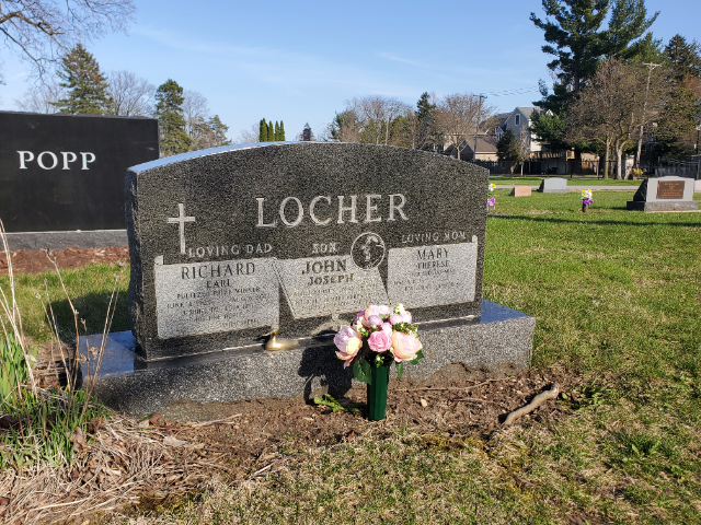 Flower delivery for Ricahrd Earl Locher