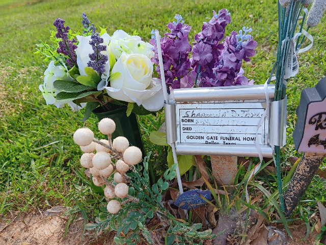 Flower delivery for Sharonda Shante Davis-Thomas