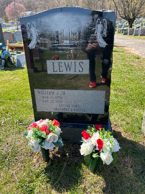 Flower delivery for Kenneth Lewis