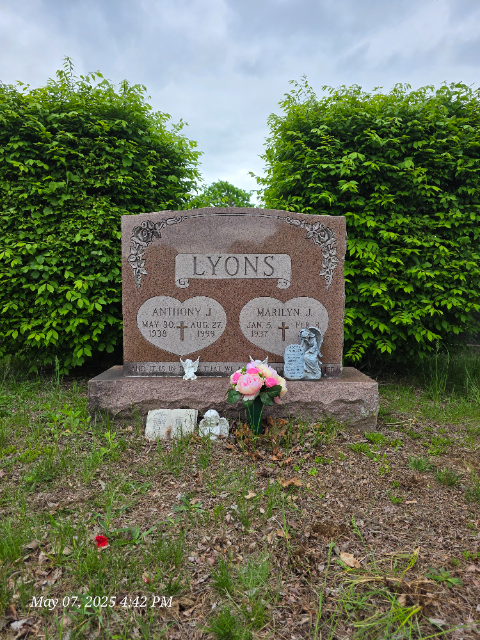 Flower delivery for Marilyn Joan Lyons