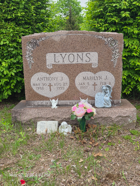 Flower delivery for Marilyn Joan Lyons