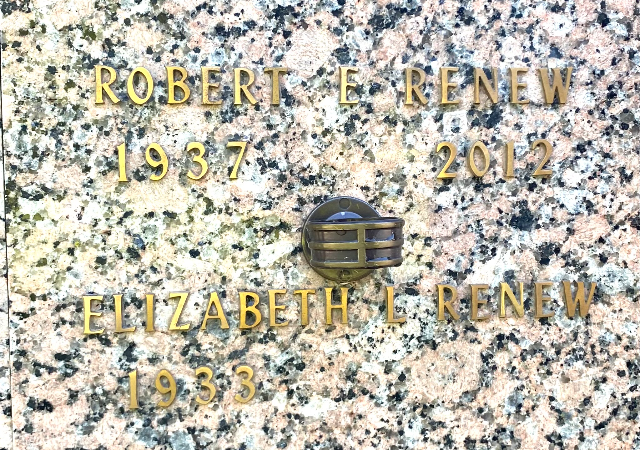 Flower delivery for Robert E Renew