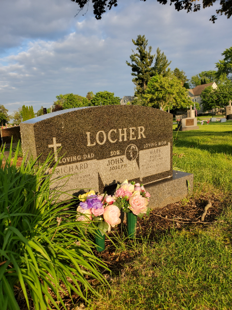 Flower delivery for Ricahrd Earl Locher
