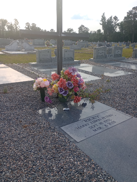 Flower delivery for Harry Edwin Peters