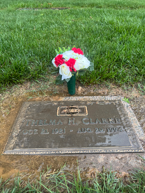 Flower delivery for Thelma Ruth/Heitsenrether Clarke