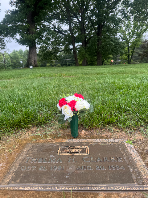 Flower delivery for Thelma Ruth/Heitsenrether Clarke