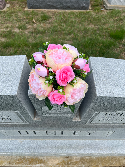 Flower delivery for Donald J & Mary F Henley