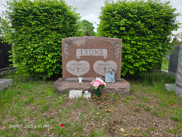 Flower delivery for Marilyn Joan Lyons