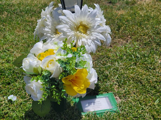 Flower delivery for Hasti Yaghmai