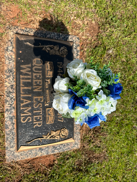 Flower delivery for Queen Ester Williams