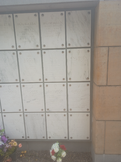 Flower delivery for Ruth Mommsen