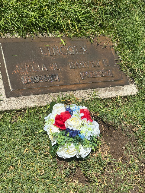 Flower delivery for Harvey Elwell Lincoln