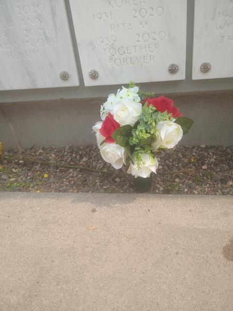 Flower delivery for Ruth Mommsen