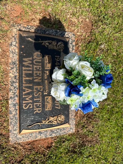Flower delivery for Queen Ester Williams