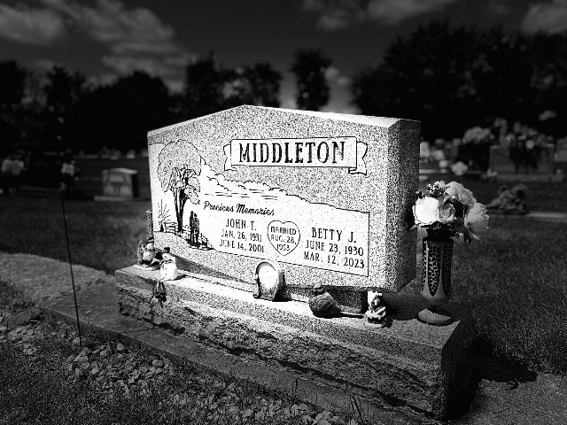 Flower delivery for Betty Jo (Kennedy) Middleton