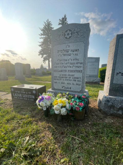 Flower delivery for Shulamith Firestone