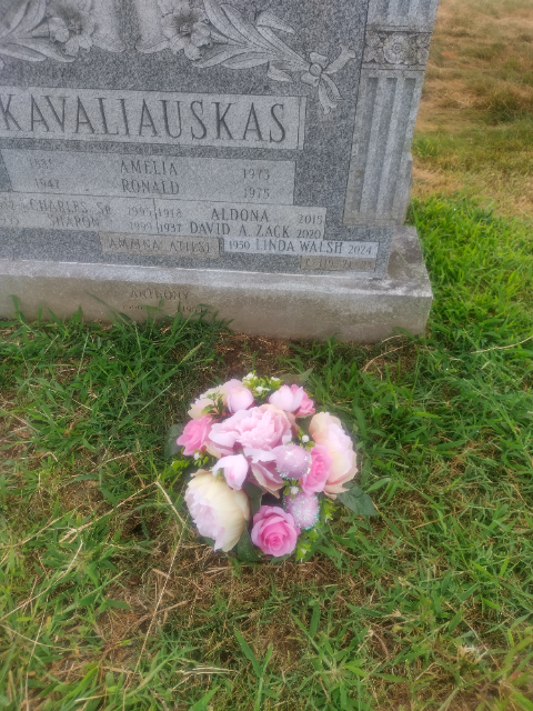 Flower delivery for linda ann walsh