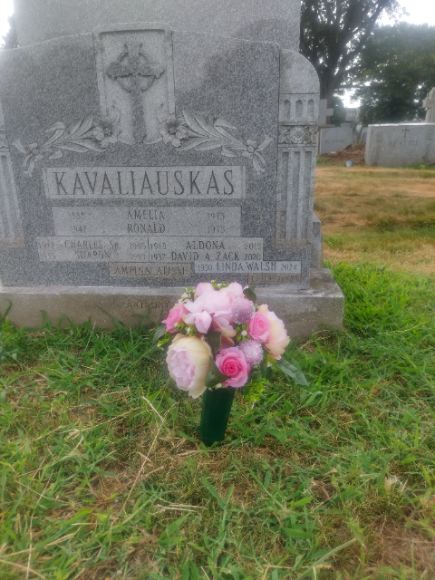 Flower delivery for linda ann walsh