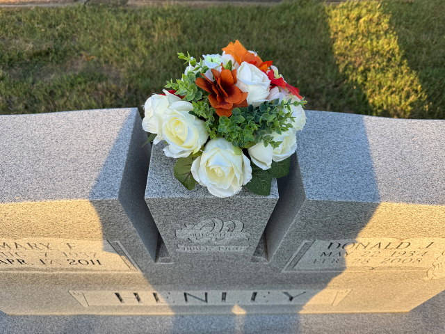 Flower delivery for Donald J & Mary F Henley