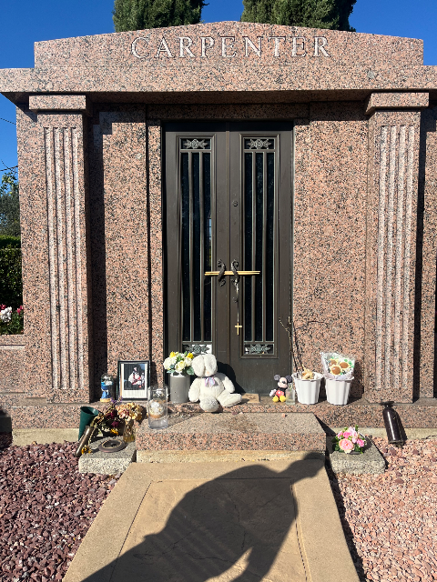 Flower delivery for Karen Anne Carpenter