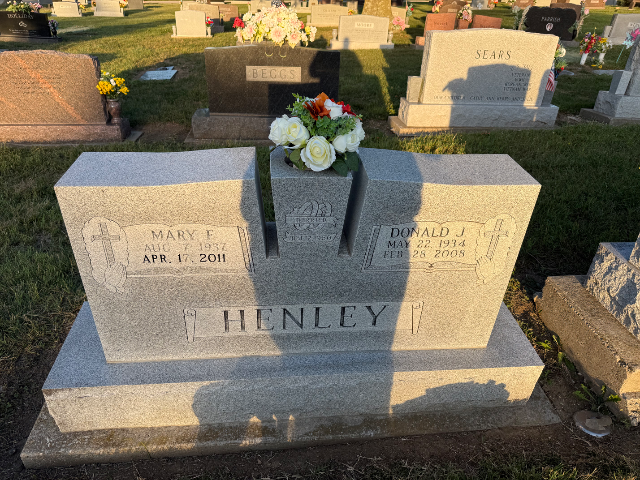 Flower delivery for Donald J & Mary F Henley