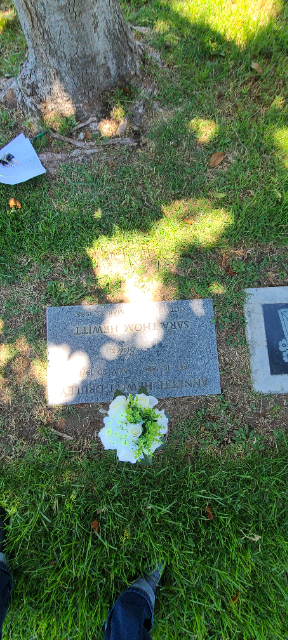 Flower delivery for Sara Thom Hewitt