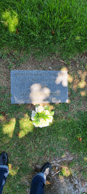 Flower delivery for Sara Thom Hewitt