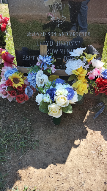 Flower delivery for Lloyd Juvonni Browning