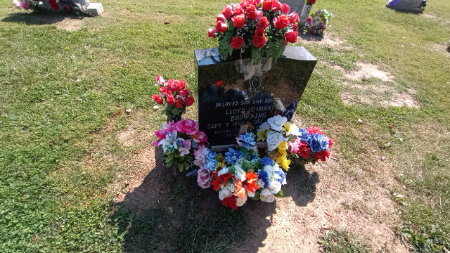 Flower delivery for Lloyd Juvonni Browning