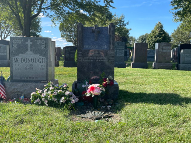 Flower delivery for Peter Thomas Ratajczyk