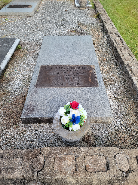 Flower delivery for Berry Hyde