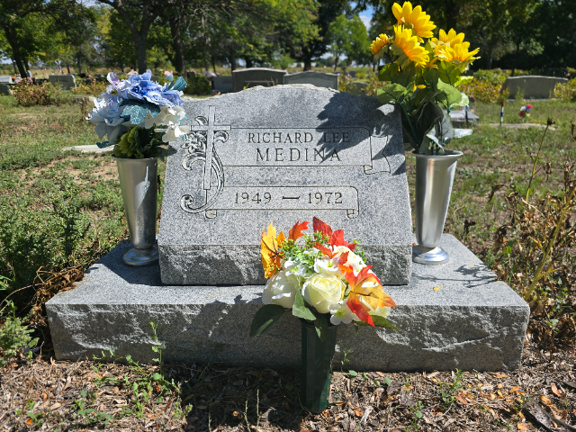Flower delivery for Richard Lee Medina