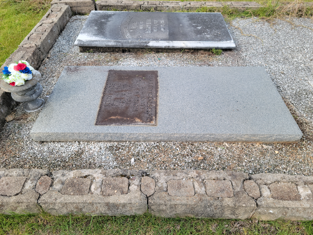 Flower delivery for Berry Hyde