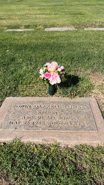 Flower delivery for Edwin Darrell Lowrey