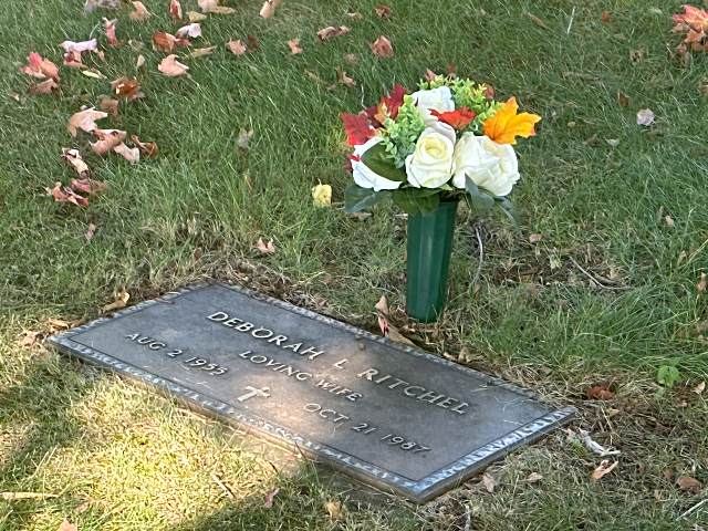 Flower delivery for Deborah L Ritchel