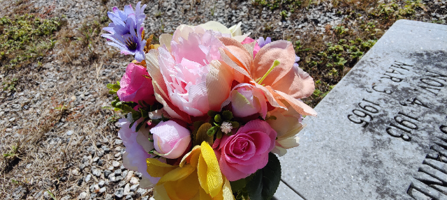 Flower delivery for Maxine Fisher Swaine