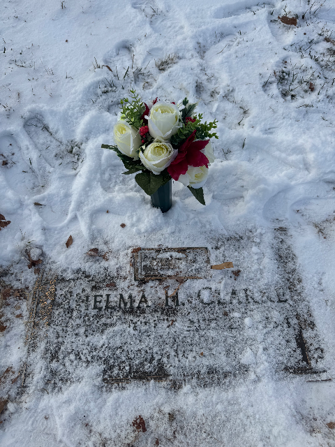 Flower delivery for Thelma Ruth/Heitsenrether Clarke