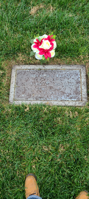 Flower delivery for Sherwood L Banks