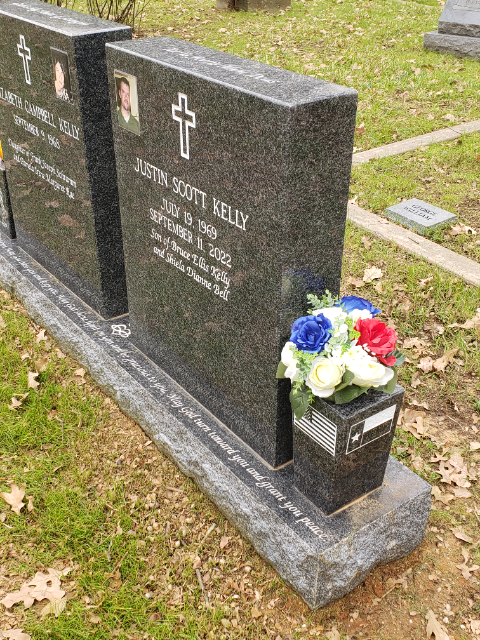 Flower delivery for Justin Scott Kelly