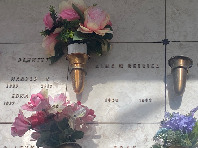 Flower delivery for Alma Wilhelmina Detrick