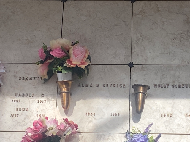 Flower delivery for Alma Wilhelmina Detrick