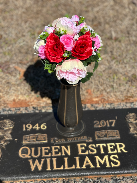 Flower delivery for Queen Ester Williams