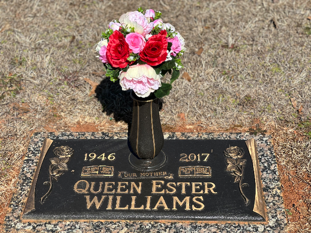 Flower delivery for Queen Ester Williams