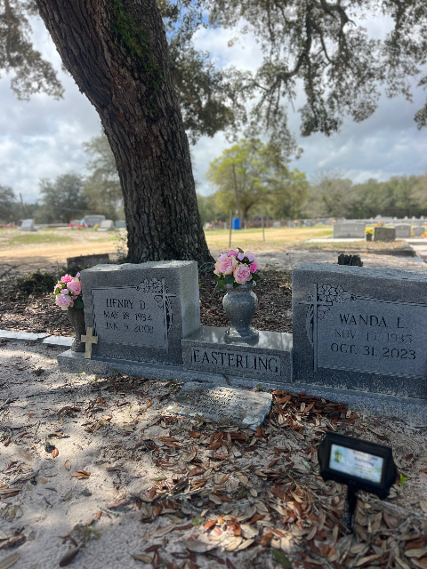 Flower delivery for Wanda Easterling