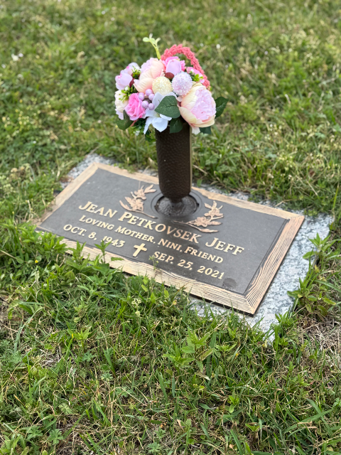 Flower delivery for Jean Petkovsek Jeff