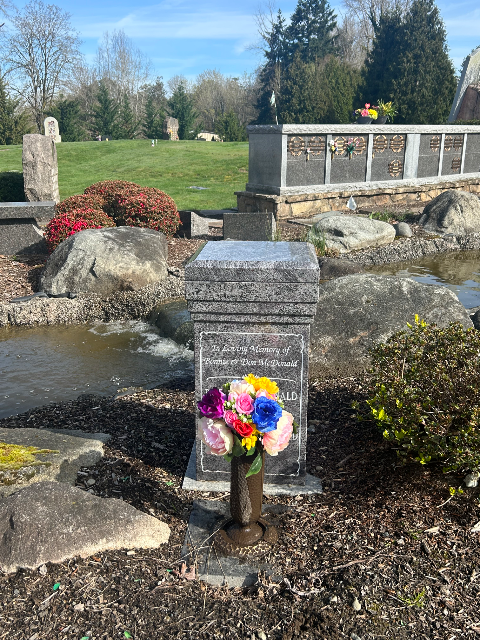 Flower delivery for Bonnie McDonald