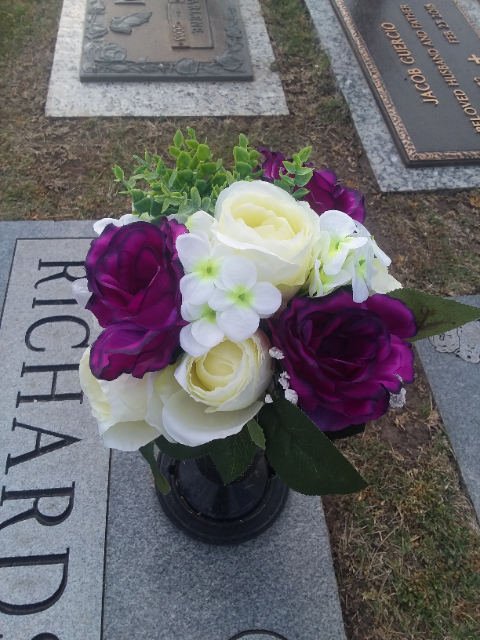 Flower delivery for Darlene Louise Richardson