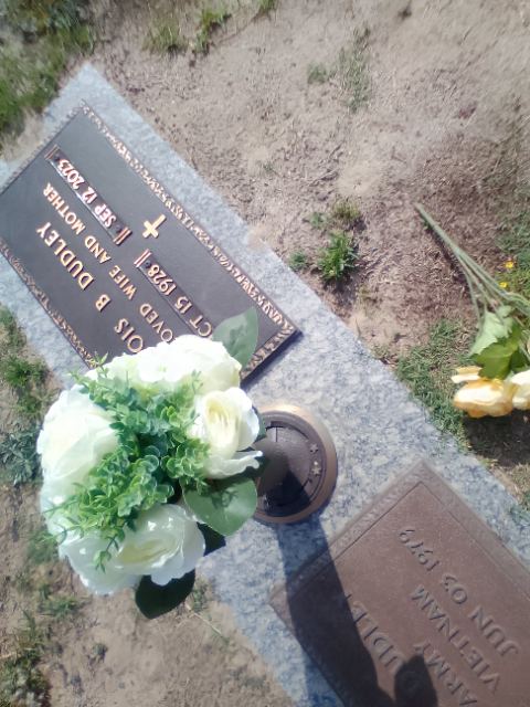 Flower delivery for Lois B Dudley