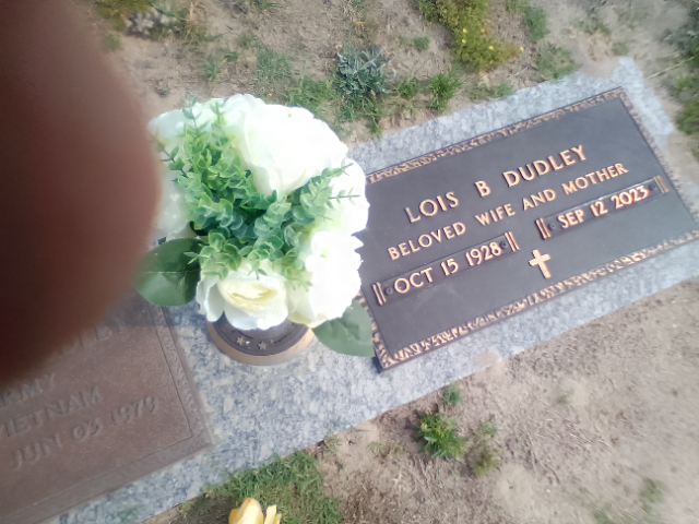 Flower delivery for Lois B Dudley