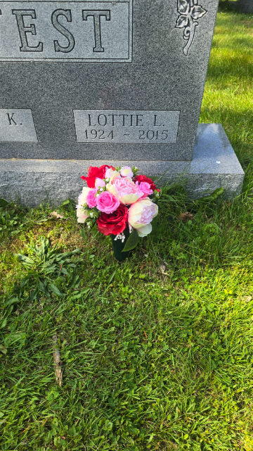 Flower delivery for Lottie Laura West